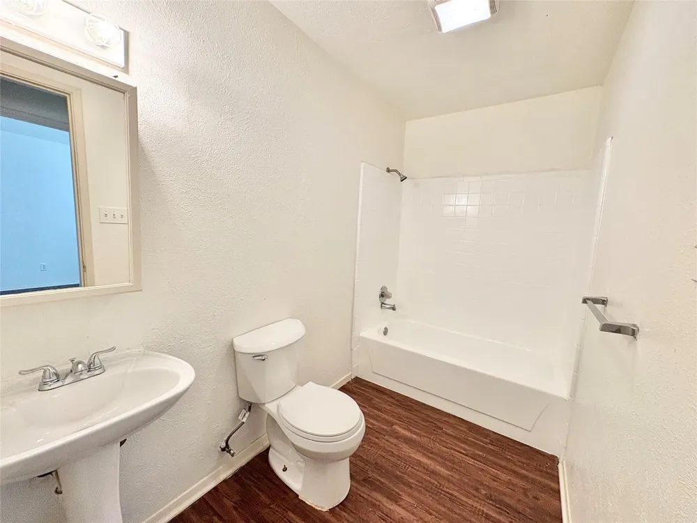 658 Stonehenge Drive Grand Prairie, TX 75052
