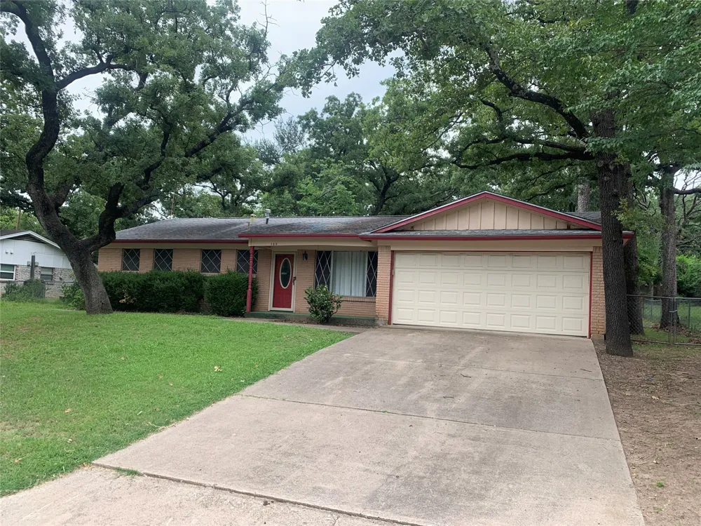 132 Skylark Drive Azle, TX 76020