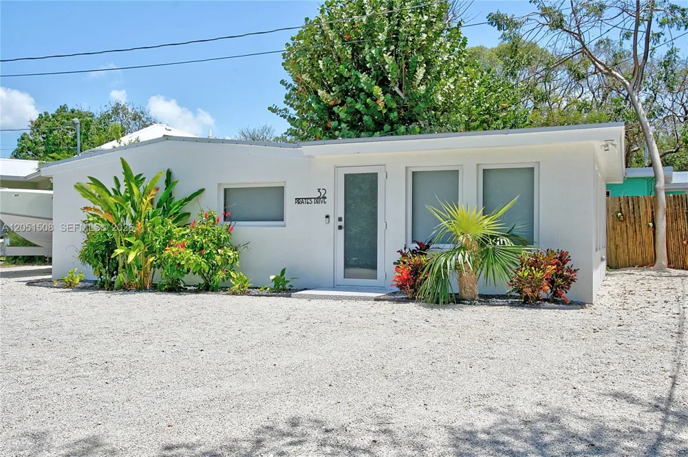 32 Pirates Dr Key Largo, FL 33037