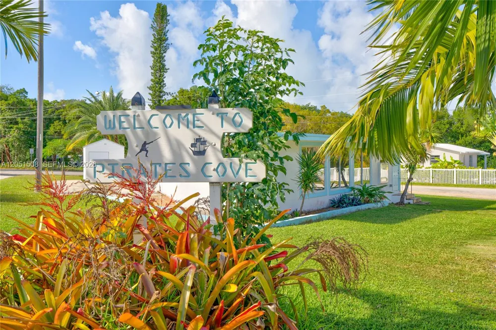 32 Pirates Dr Key Largo, FL 33037