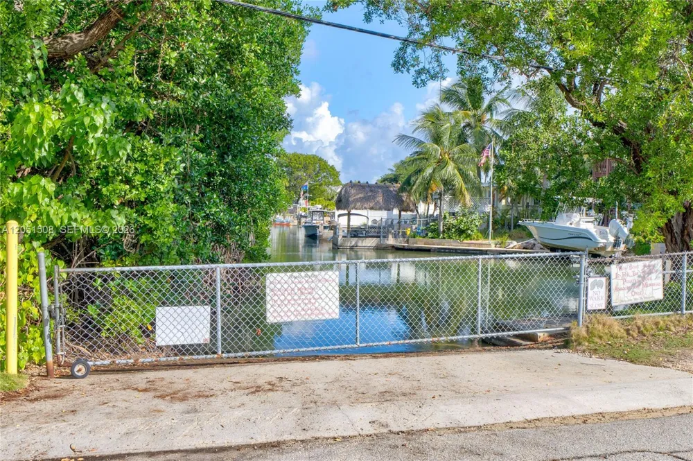 32 Pirates Dr Key Largo, FL 33037