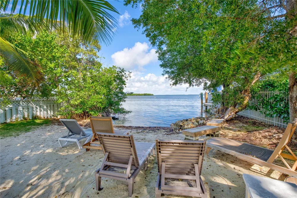 32 Pirates Dr Key Largo, FL 33037