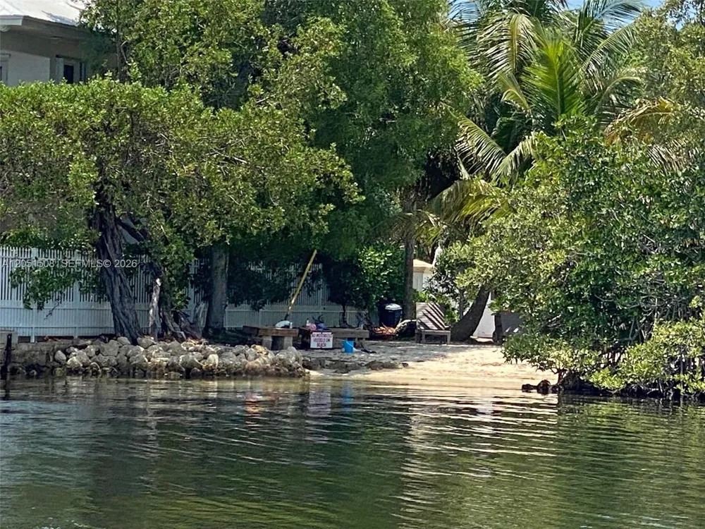 32 Pirates Dr Key Largo, FL 33037