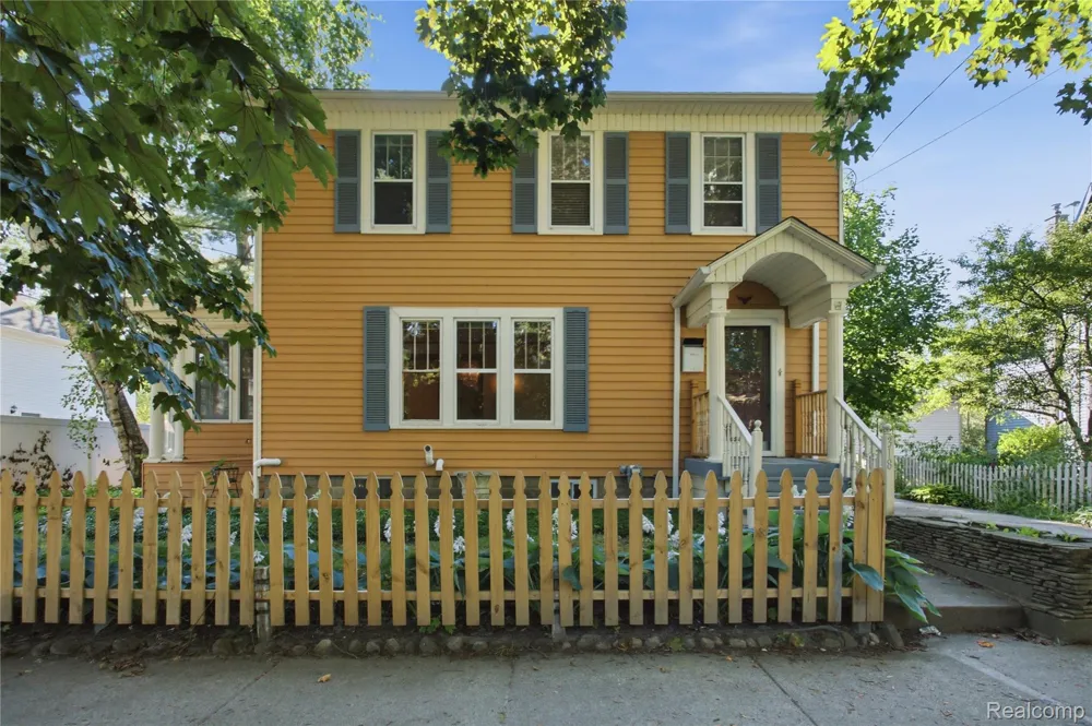 318 Court Street Howell City, MI 48843