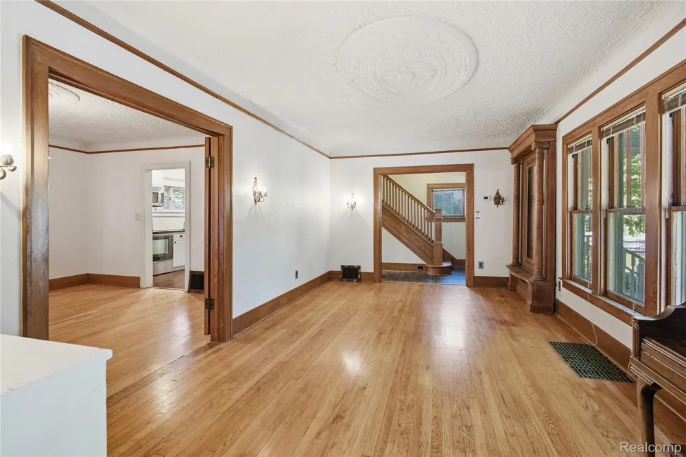 318 Court Street Howell City, MI 48843