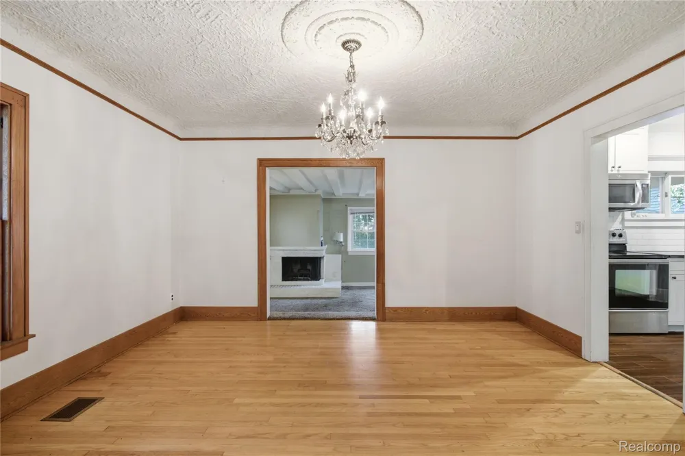 318 Court Street Howell City, MI 48843