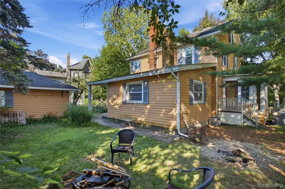 318 Court Street Howell City, MI 48843