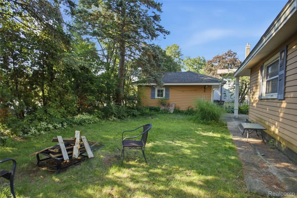 318 Court Street Howell City, MI 48843