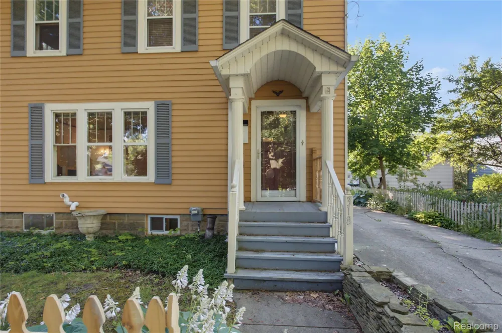 318 Court Street Howell City, MI 48843