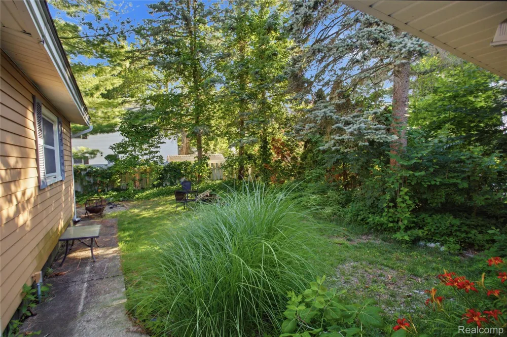 318 Court Street Howell City, MI 48843