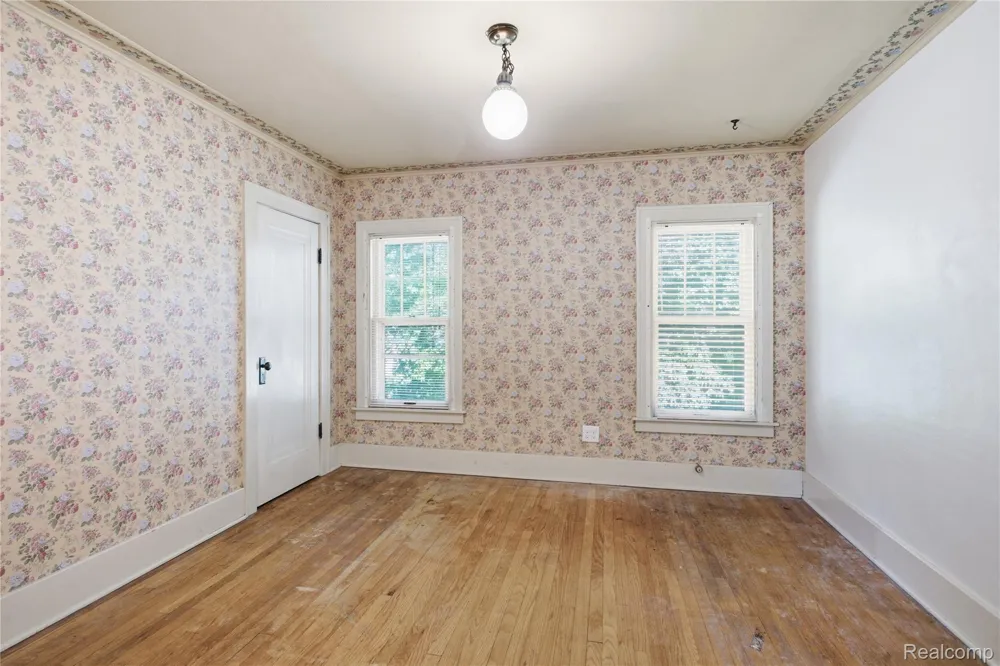 318 Court Street Howell City, MI 48843