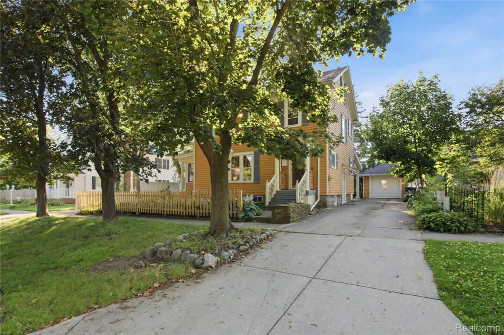 318 Court Street Howell City, MI 48843