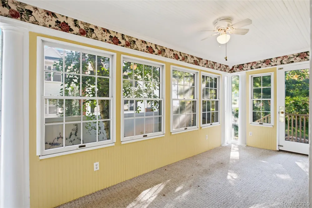 318 Court Street Howell City, MI 48843