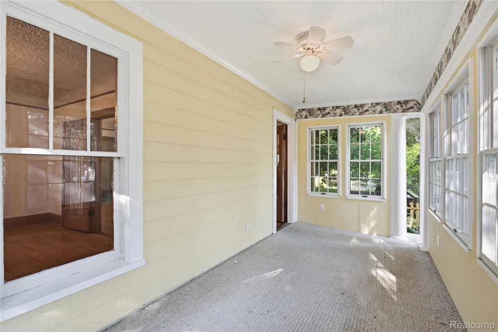 318 Court Street Howell City, MI 48843