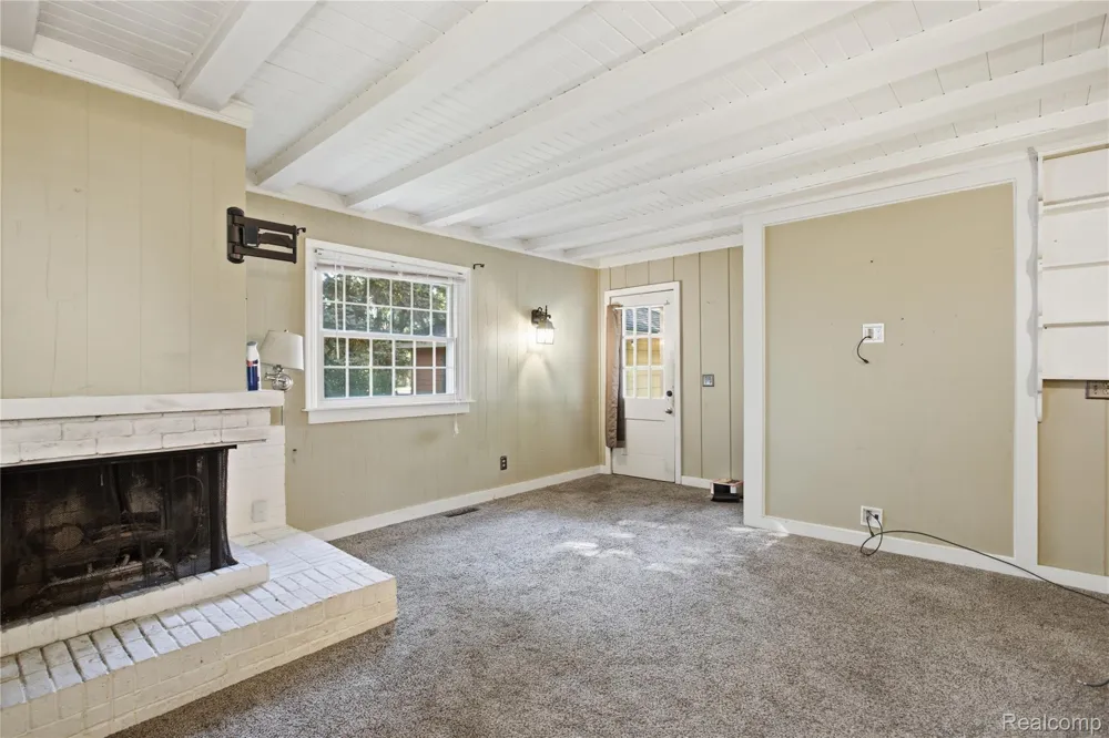 318 Court Street Howell City, MI 48843