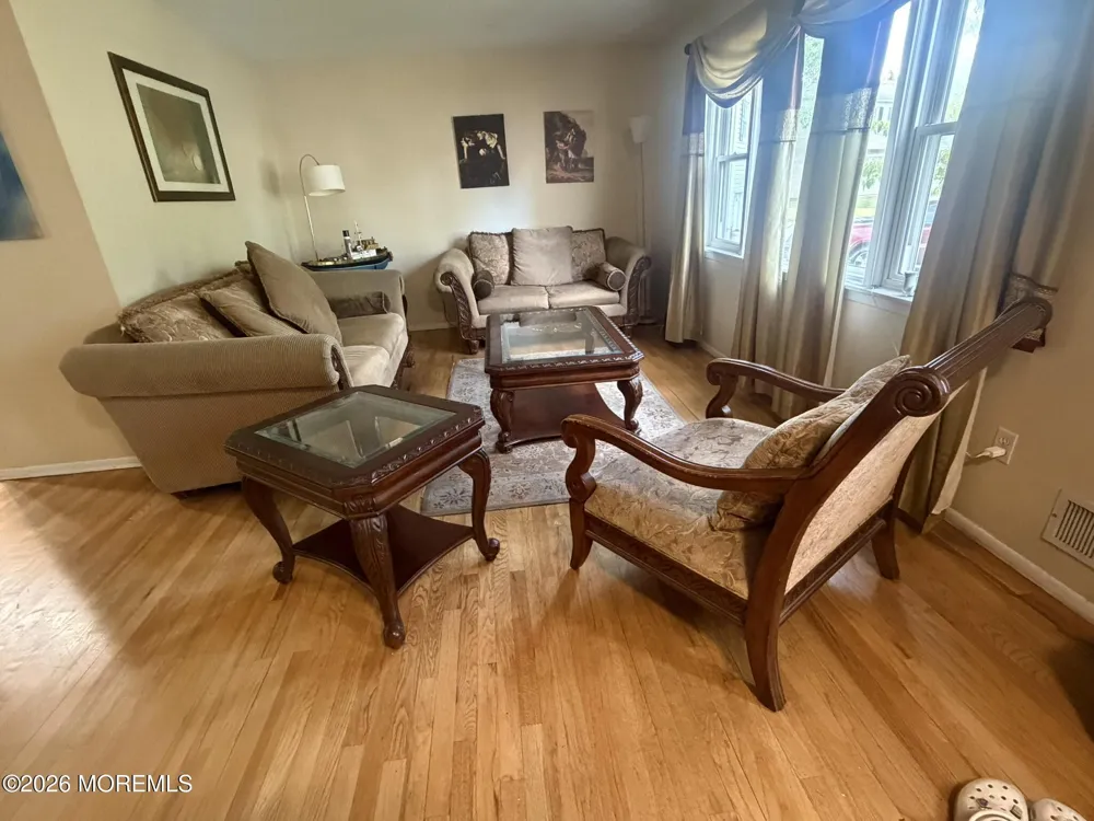 652 Holly Lane North Brunswick, NJ 08902