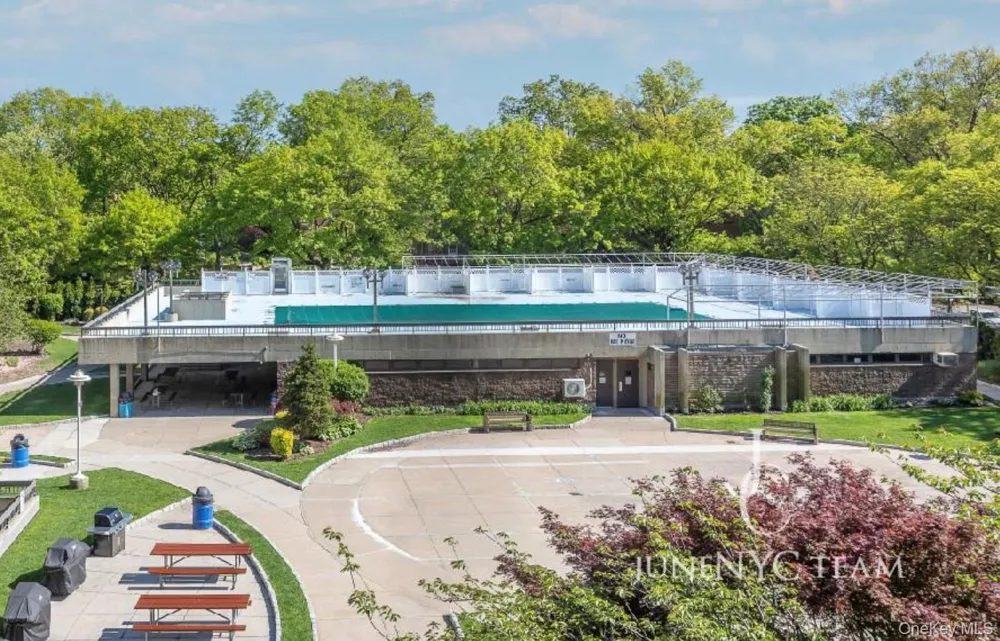 15038 Union Turnpike #8M Flushing, NY 11367