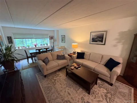 416 Benedict Avenue #4A