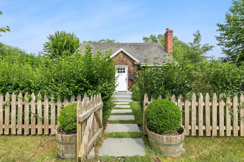98 Sherrill Road East Hampton, NY 11937