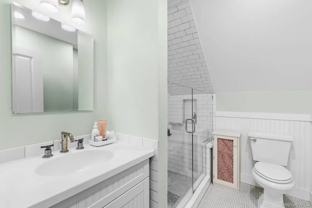 98 Sherrill Road East Hampton, NY 11937