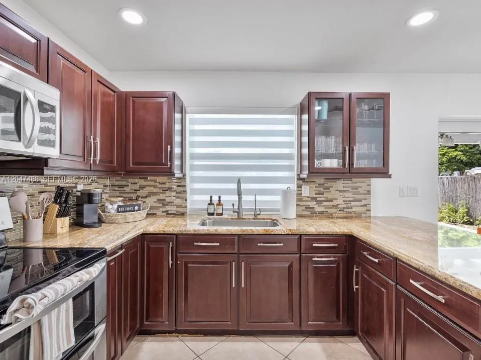 9840 SW 3rd St Miami, FL 33174