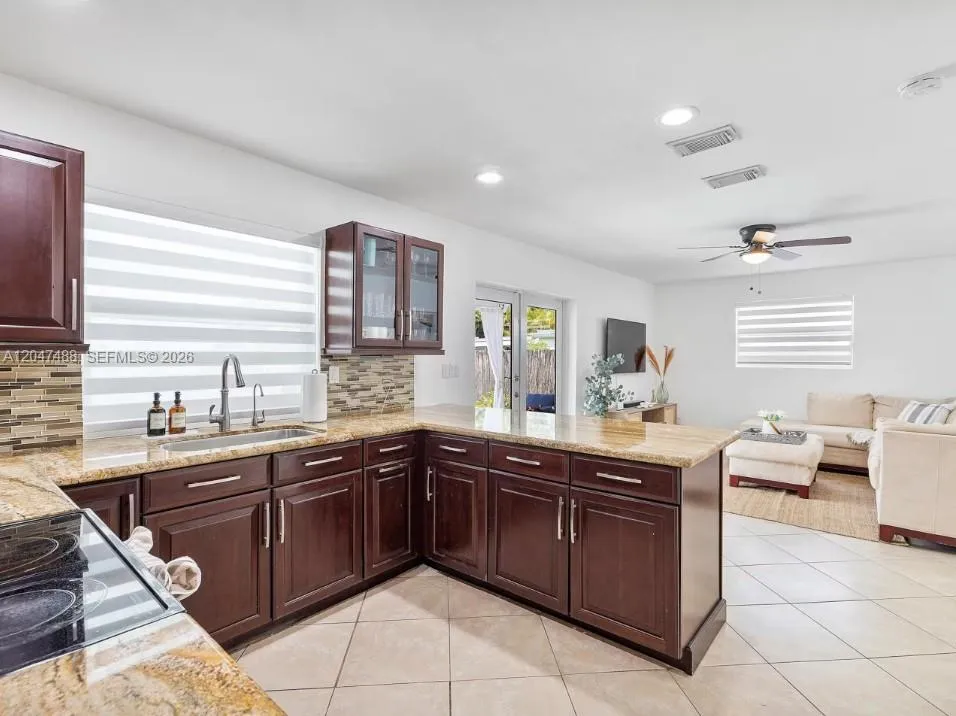 9840 SW 3rd St Miami, FL 33174