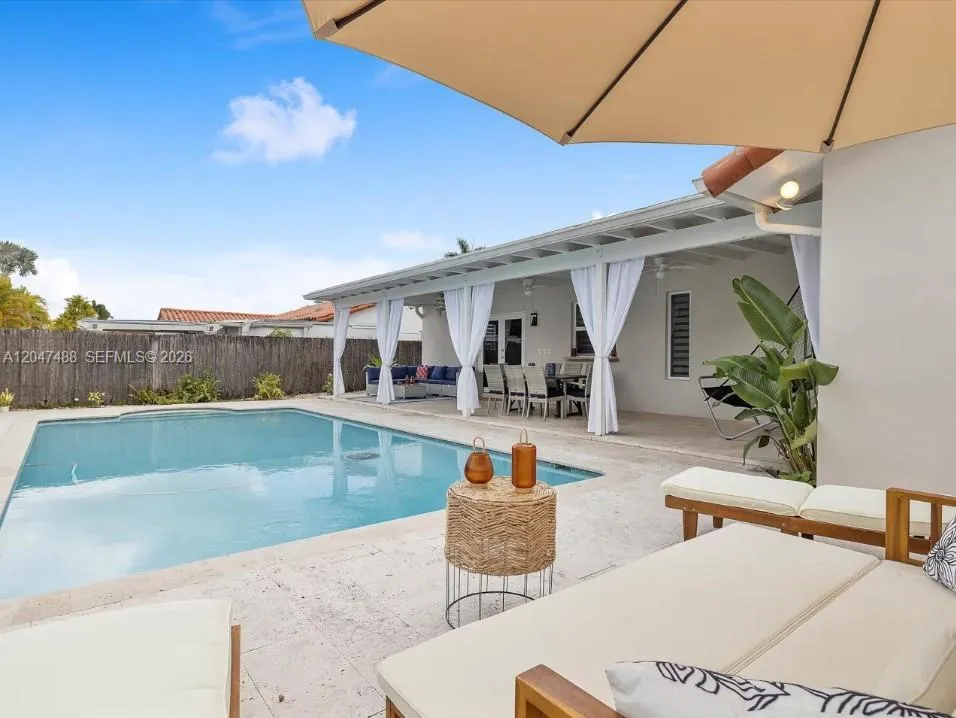 9840 SW 3rd St Miami, FL 33174