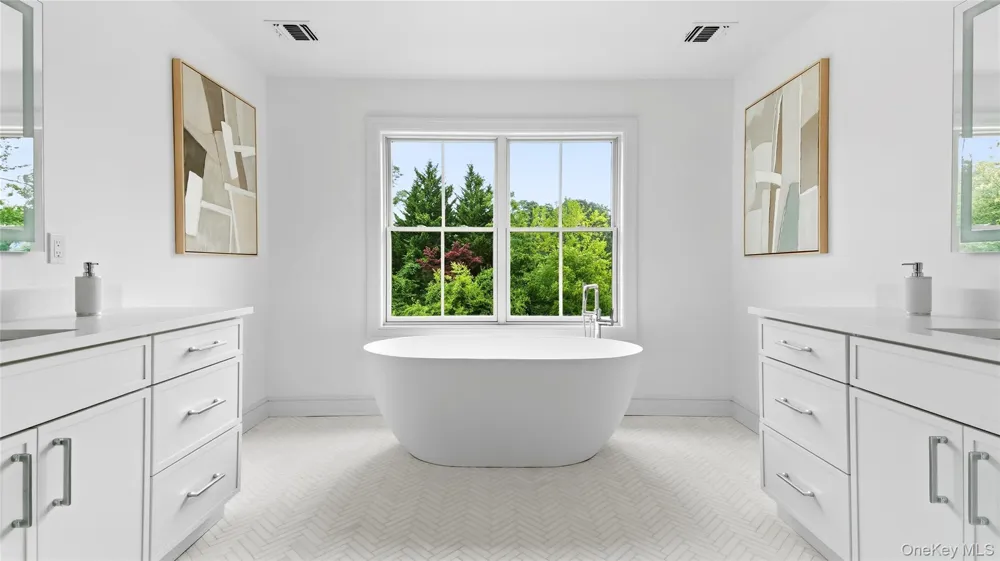 738 Motts Cove Road Glen Head, NY 11545