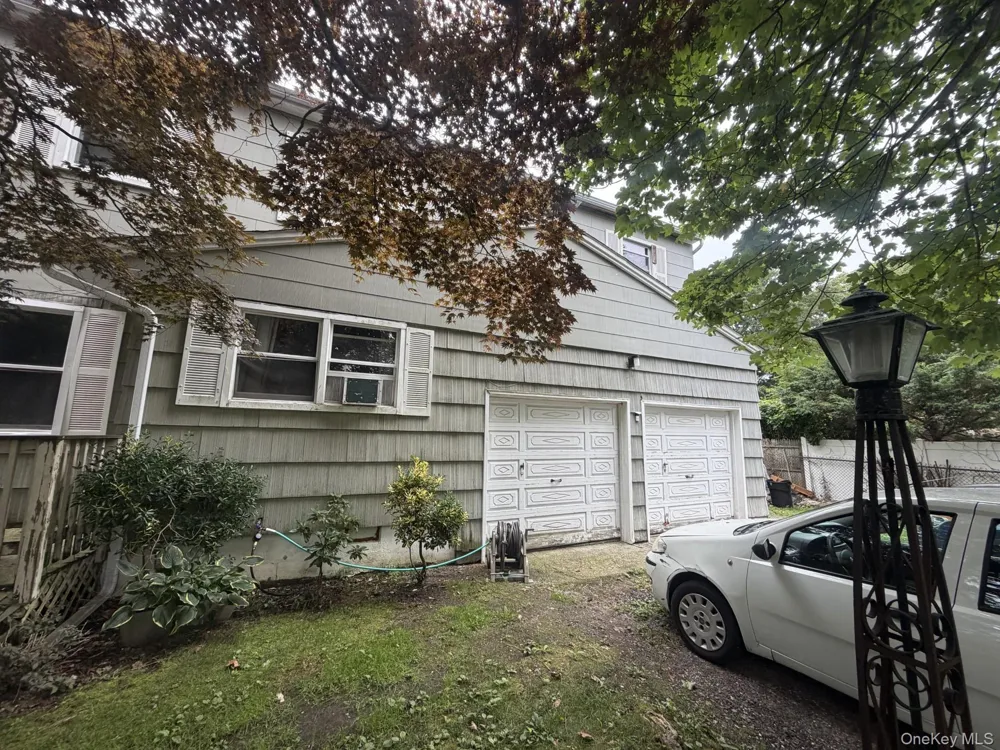 8 Windus Drive Shirley, NY 11967