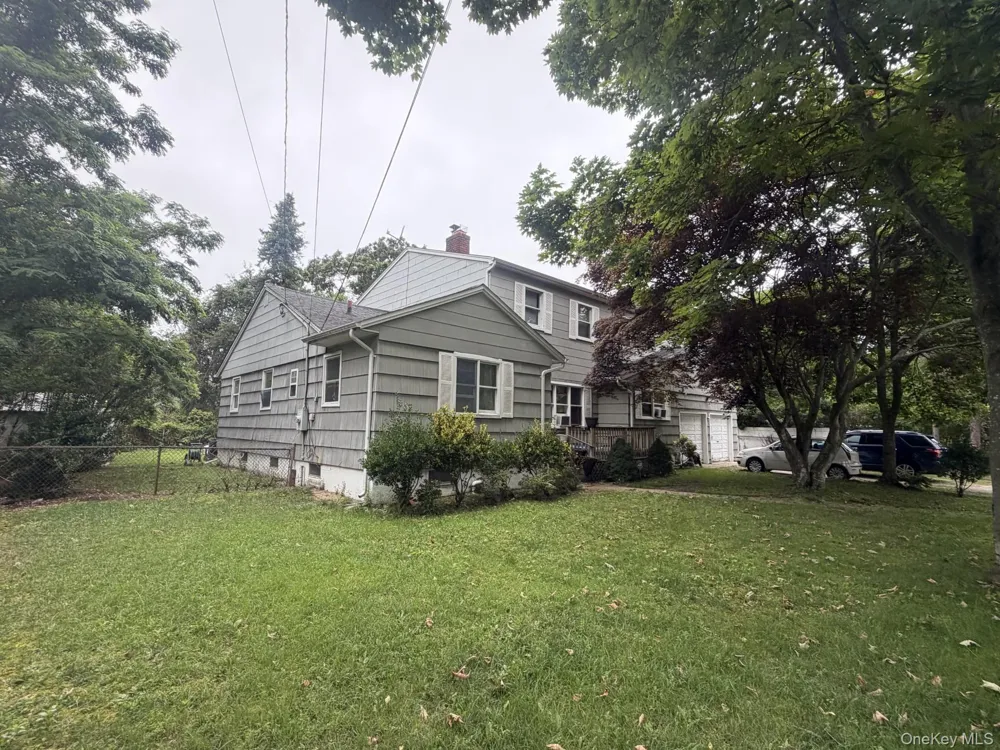 8 Windus Drive Shirley, NY 11967