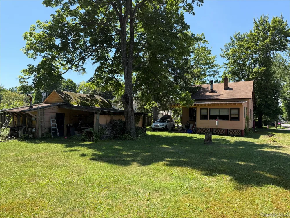 16 Cottage Street Wallkill, NY 12589