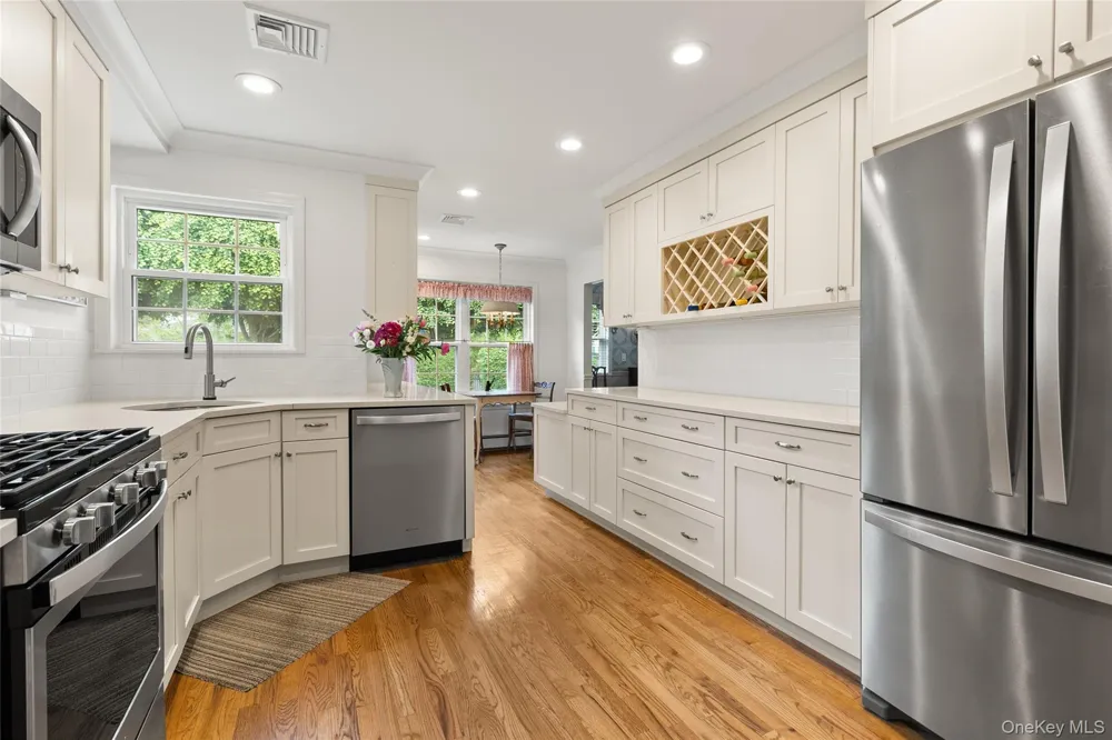 31 Joyces Way Bay Shore, NY 11706