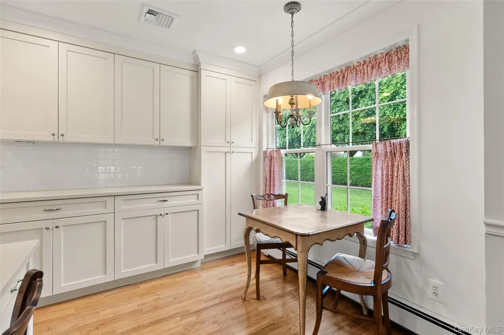 31 Joyces Way Bay Shore, NY 11706
