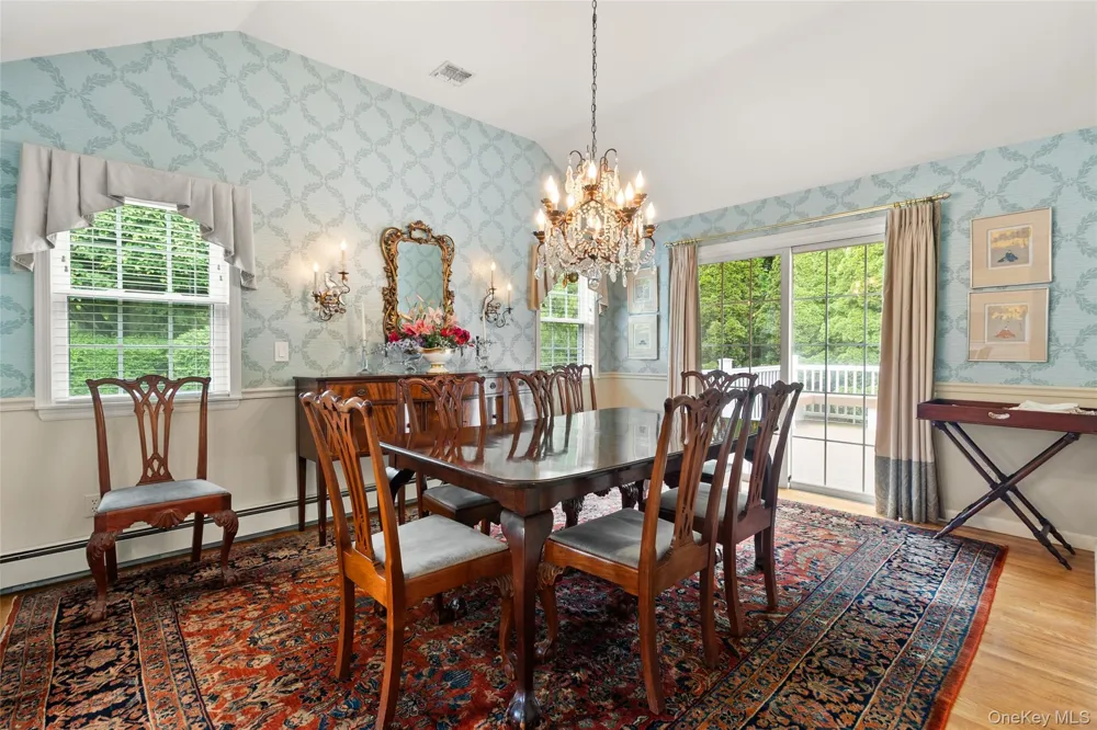 31 Joyces Way Bay Shore, NY 11706