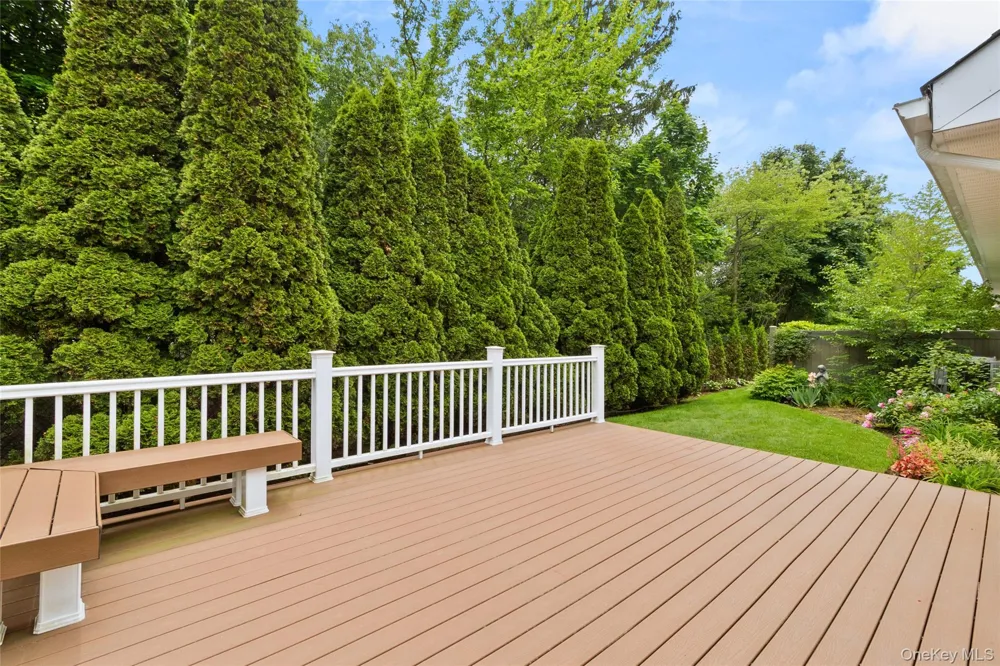 31 Joyces Way Bay Shore, NY 11706