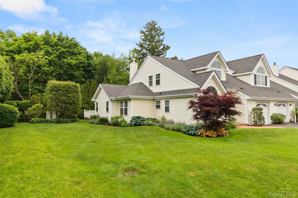 31 Joyces Way Bay Shore, NY 11706