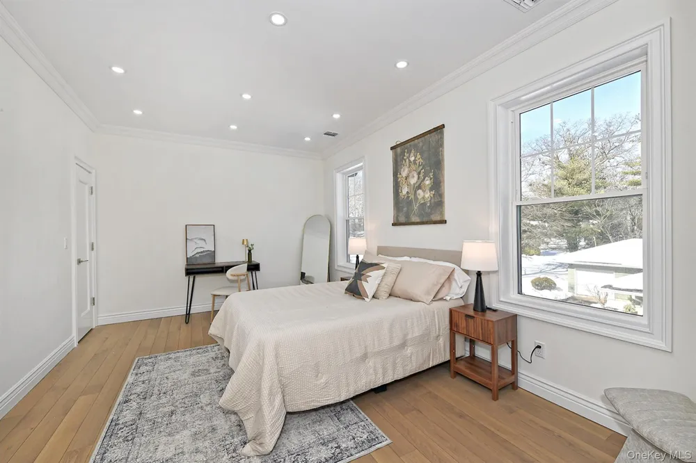 11 Edcris Lane Huntington, NY 11743