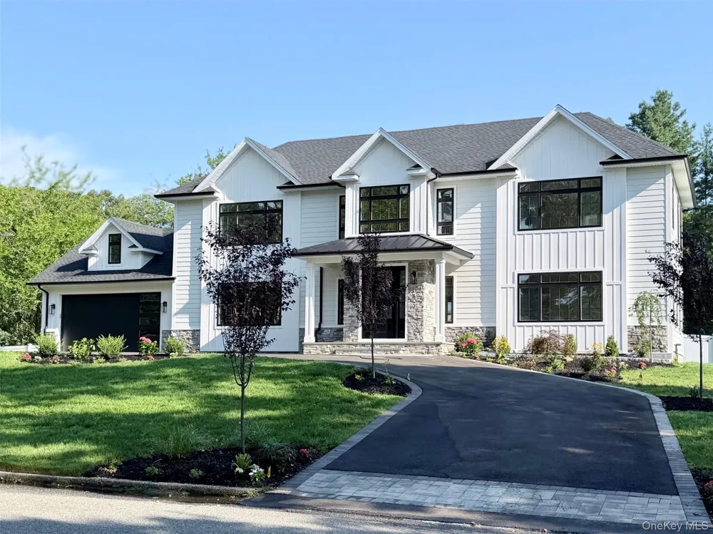 11 Edcris Lane Huntington, NY 11743