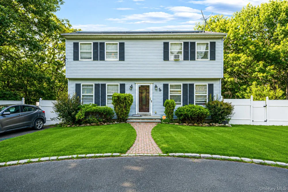49 Barbara Lane Medford, NY 11763