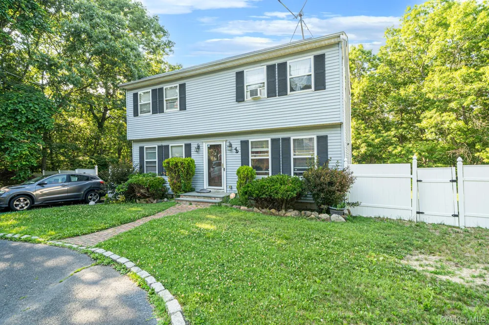 49 Barbara Lane Medford, NY 11763