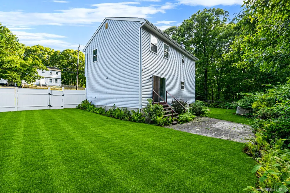 49 Barbara Lane Medford, NY 11763