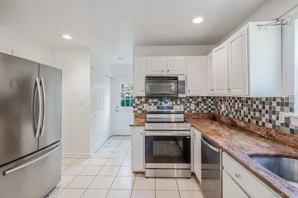 49 Barbara Lane Medford, NY 11763