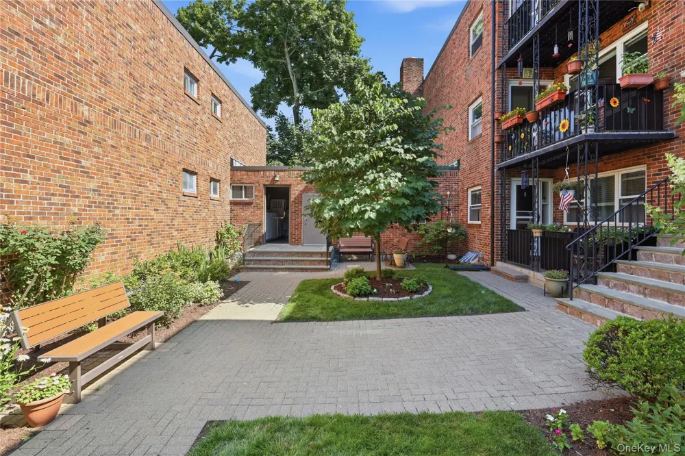 152 B N Broadway #2E White Plains, NY 10603
