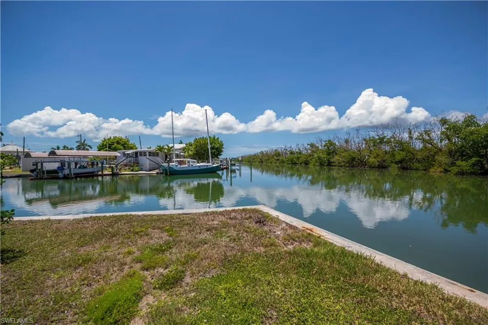 3965 Phoenix Drive St. James City, FL 33956