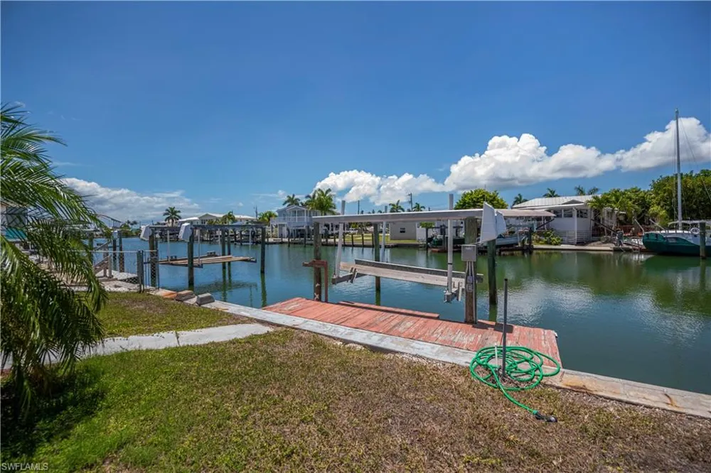 3965 Phoenix Drive St. James City, FL 33956