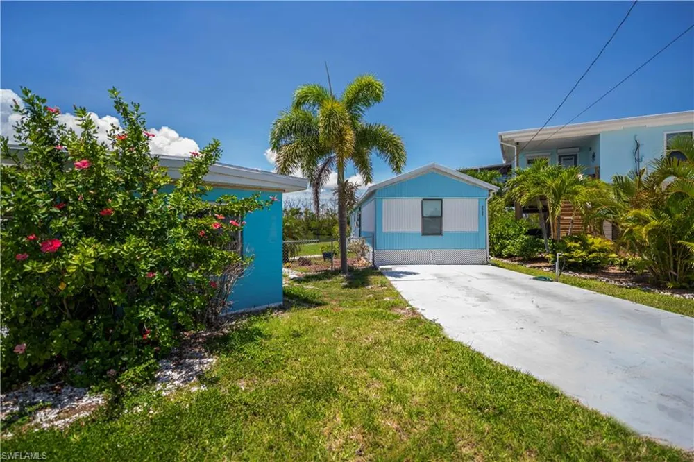 3965 Phoenix Drive St. James City, FL 33956