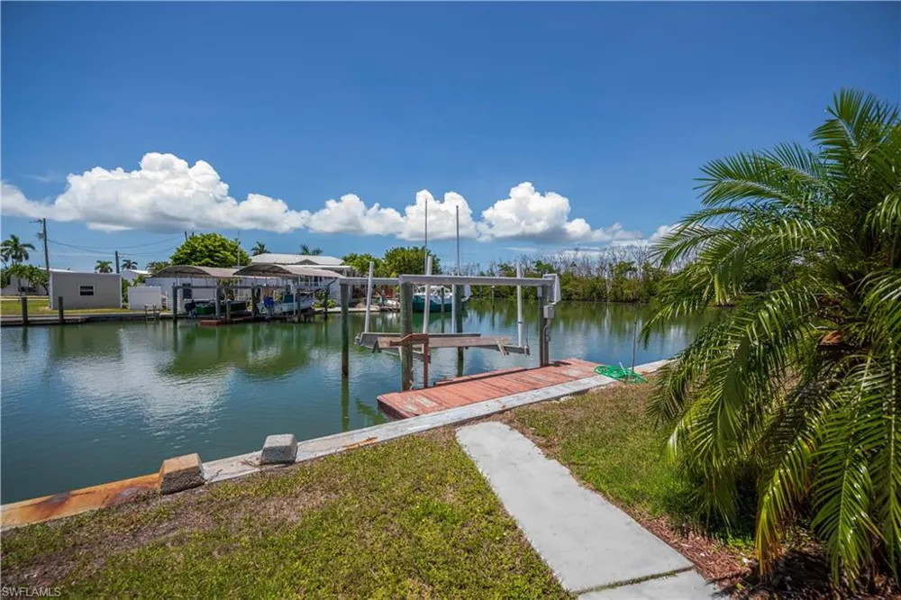 3965 Phoenix Drive St. James City, FL 33956