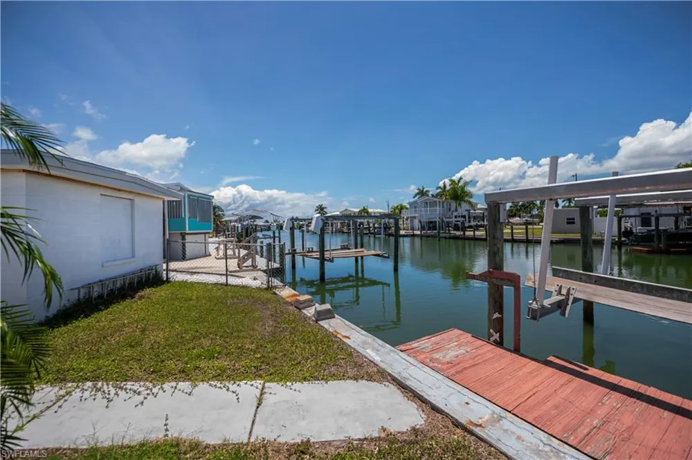 3965 Phoenix Drive St. James City, FL 33956