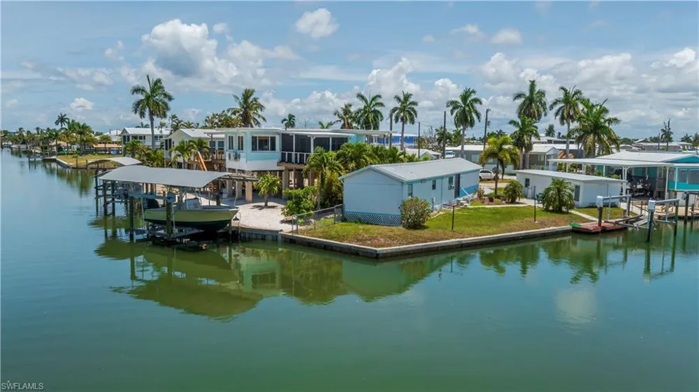 3965 Phoenix Drive St. James City, FL 33956