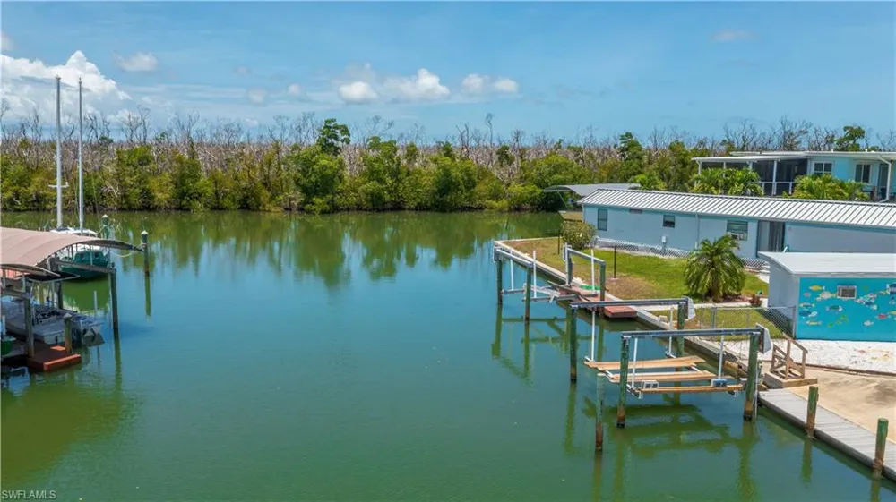 3965 Phoenix Drive St. James City, FL 33956
